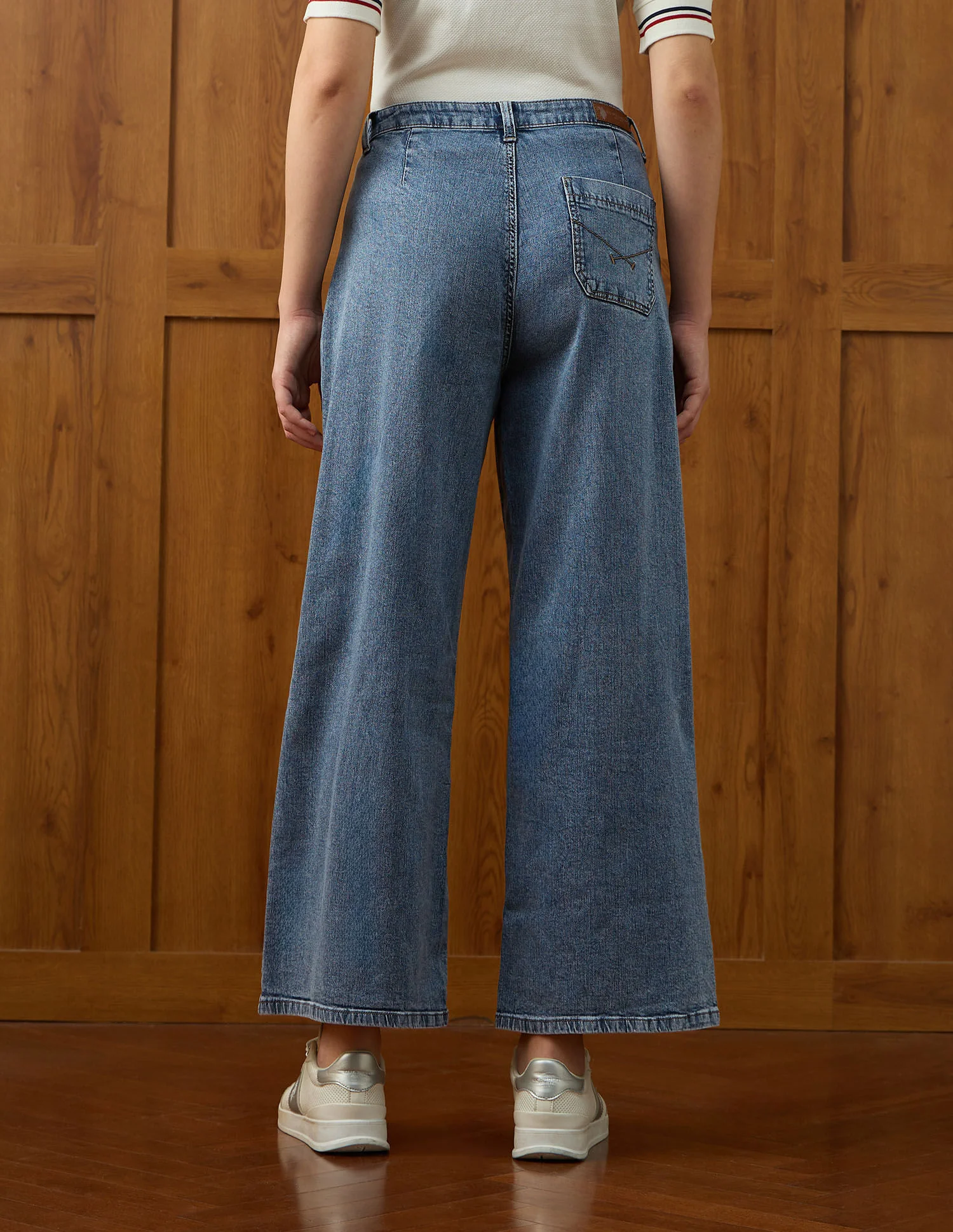 High-Rise Wide Leg Fit Jeans - Image 5
