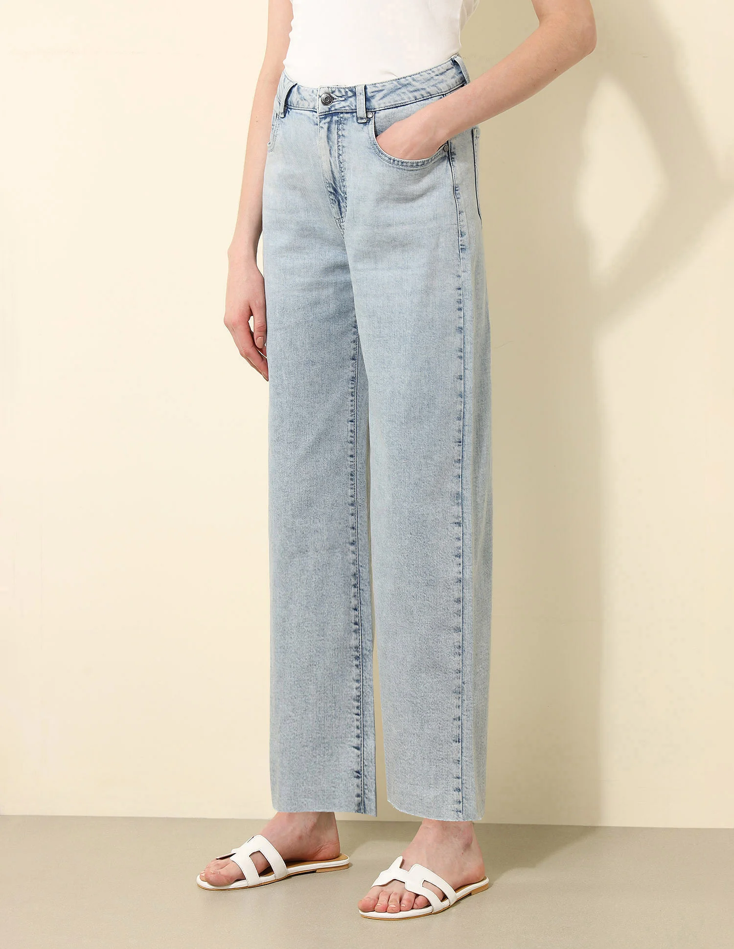 High Rise Wide Leg Fit Jeans - Image 6