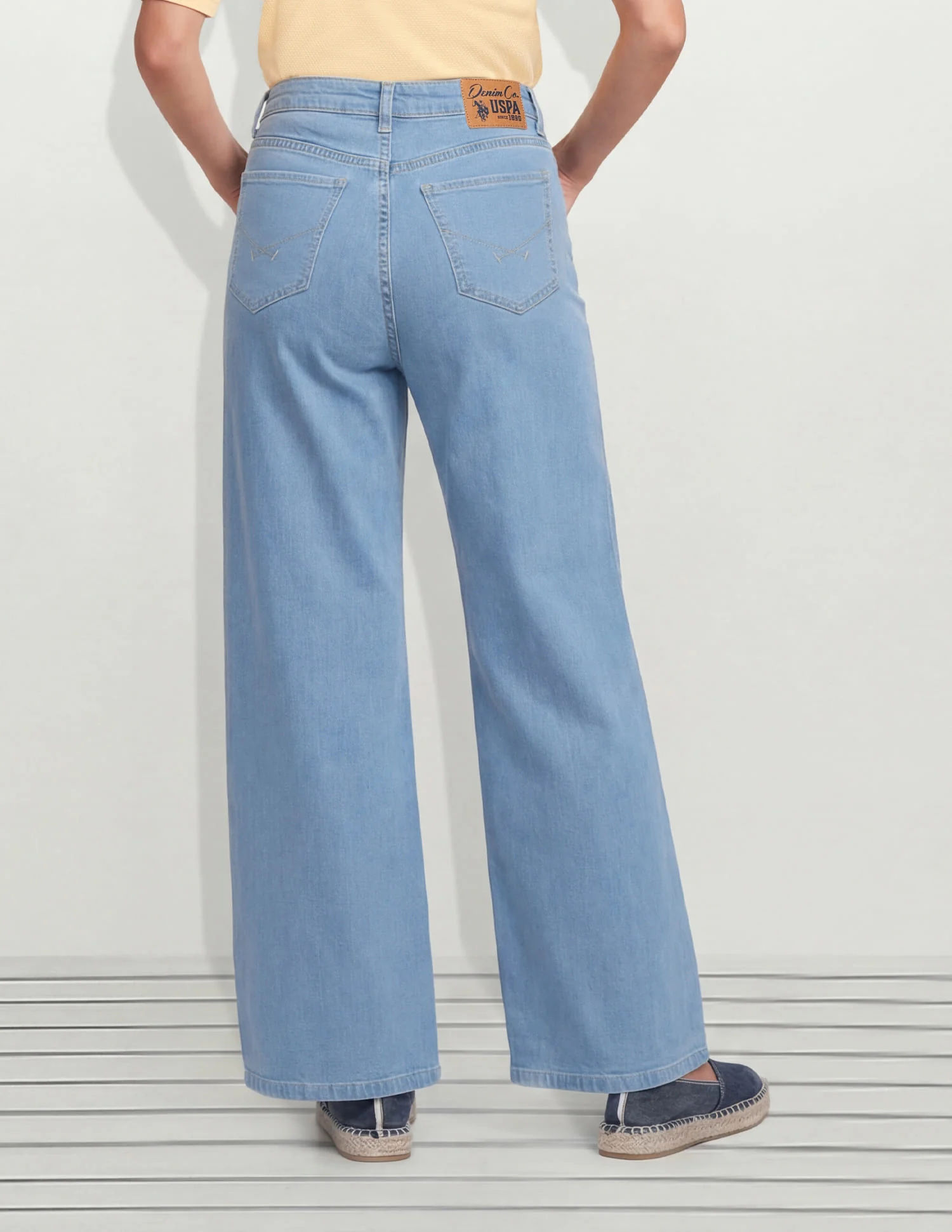 High Rise Wide Leg Fit Jeans - Image 4