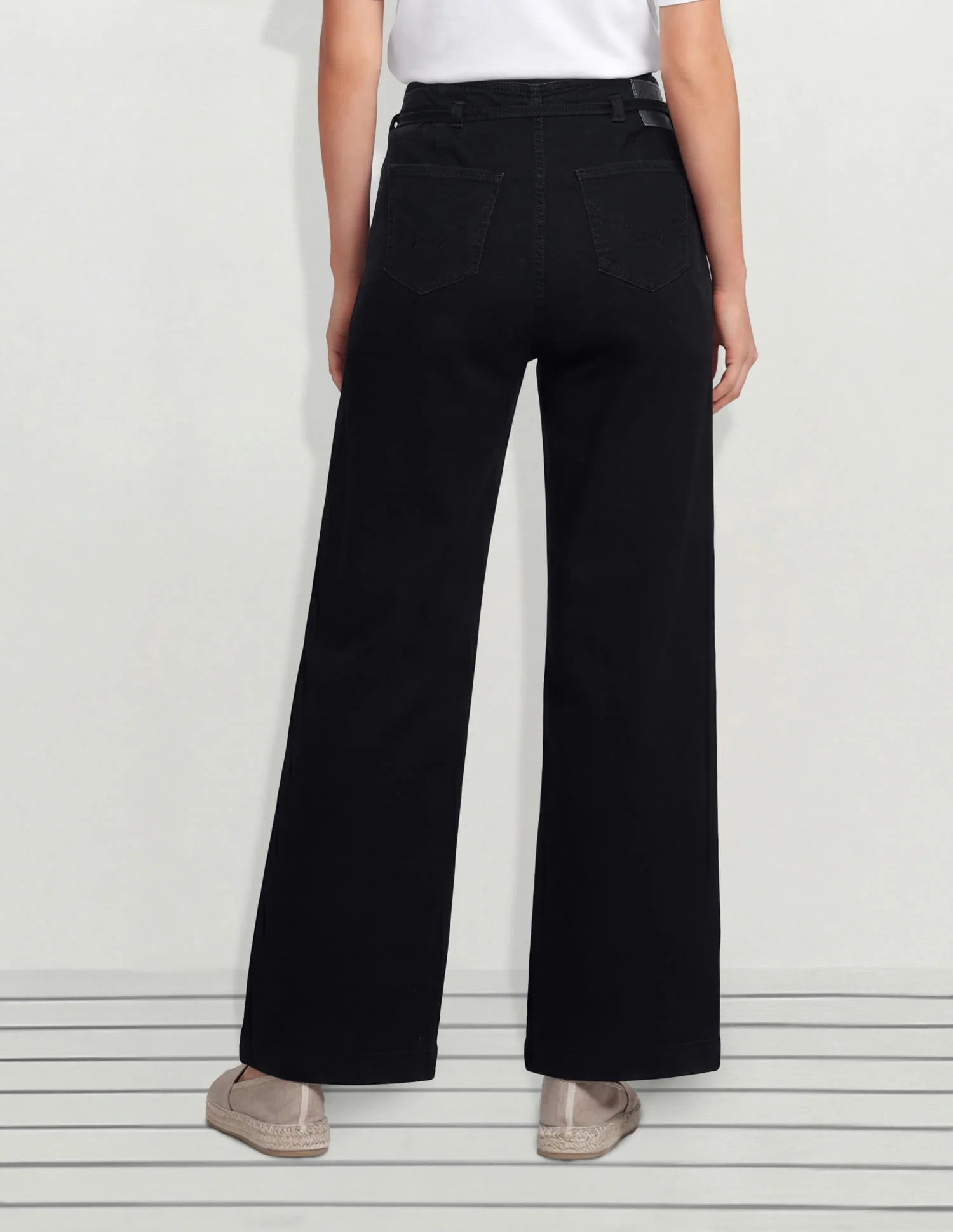 High Rise Wide Leg Fit Jeans - Image 4