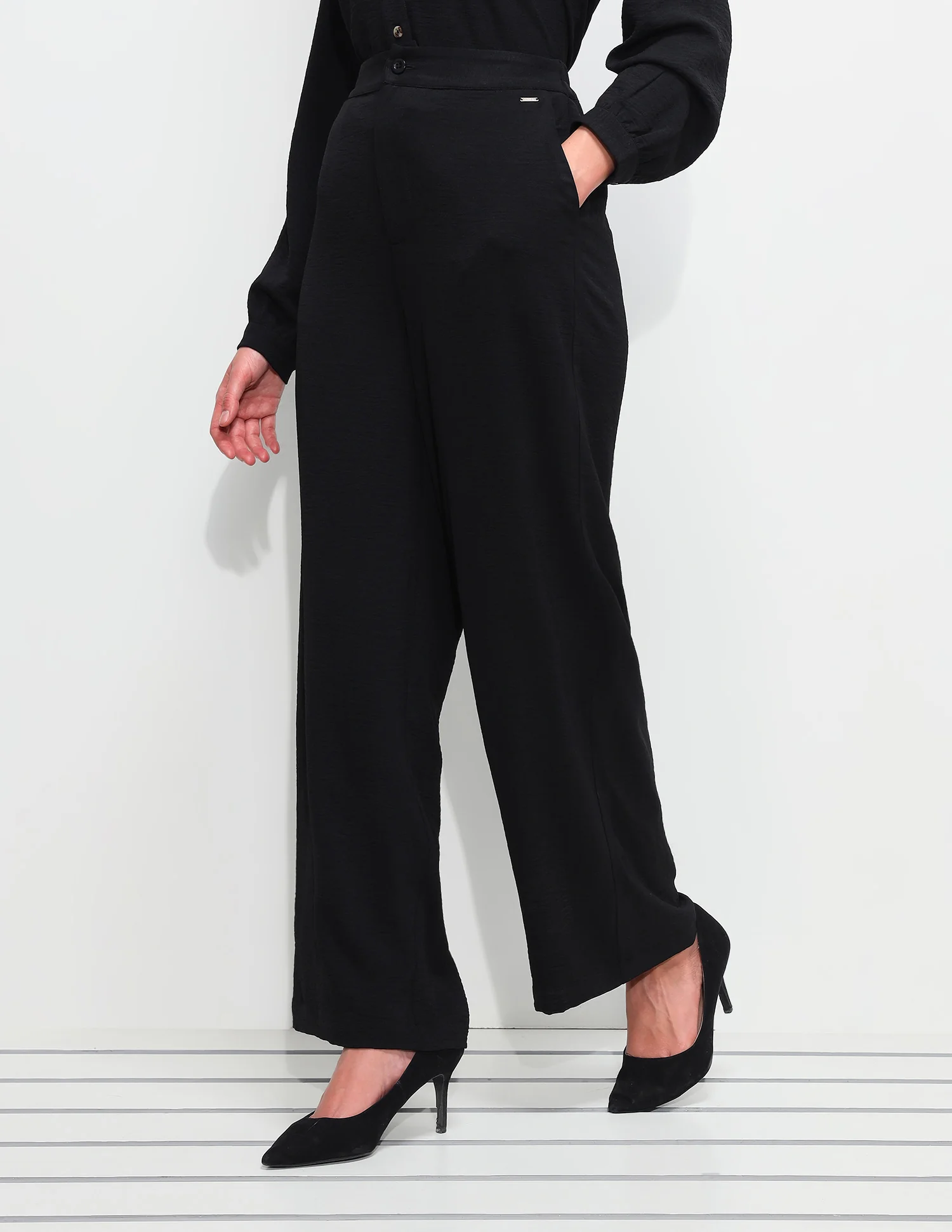 High Rise Wide Leg Fit Trousers - Image 4