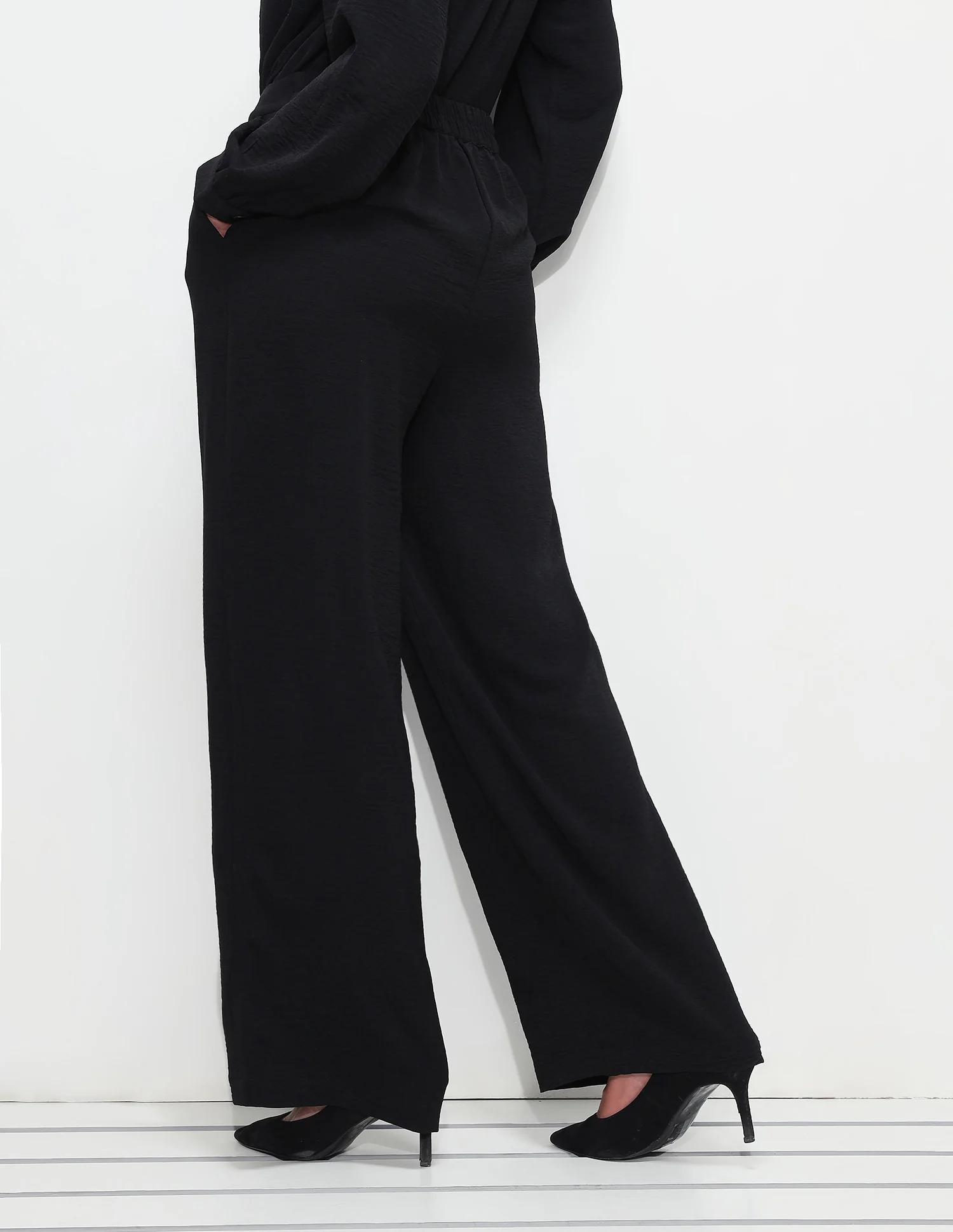 High Rise Wide Leg Fit Trousers - Image 5