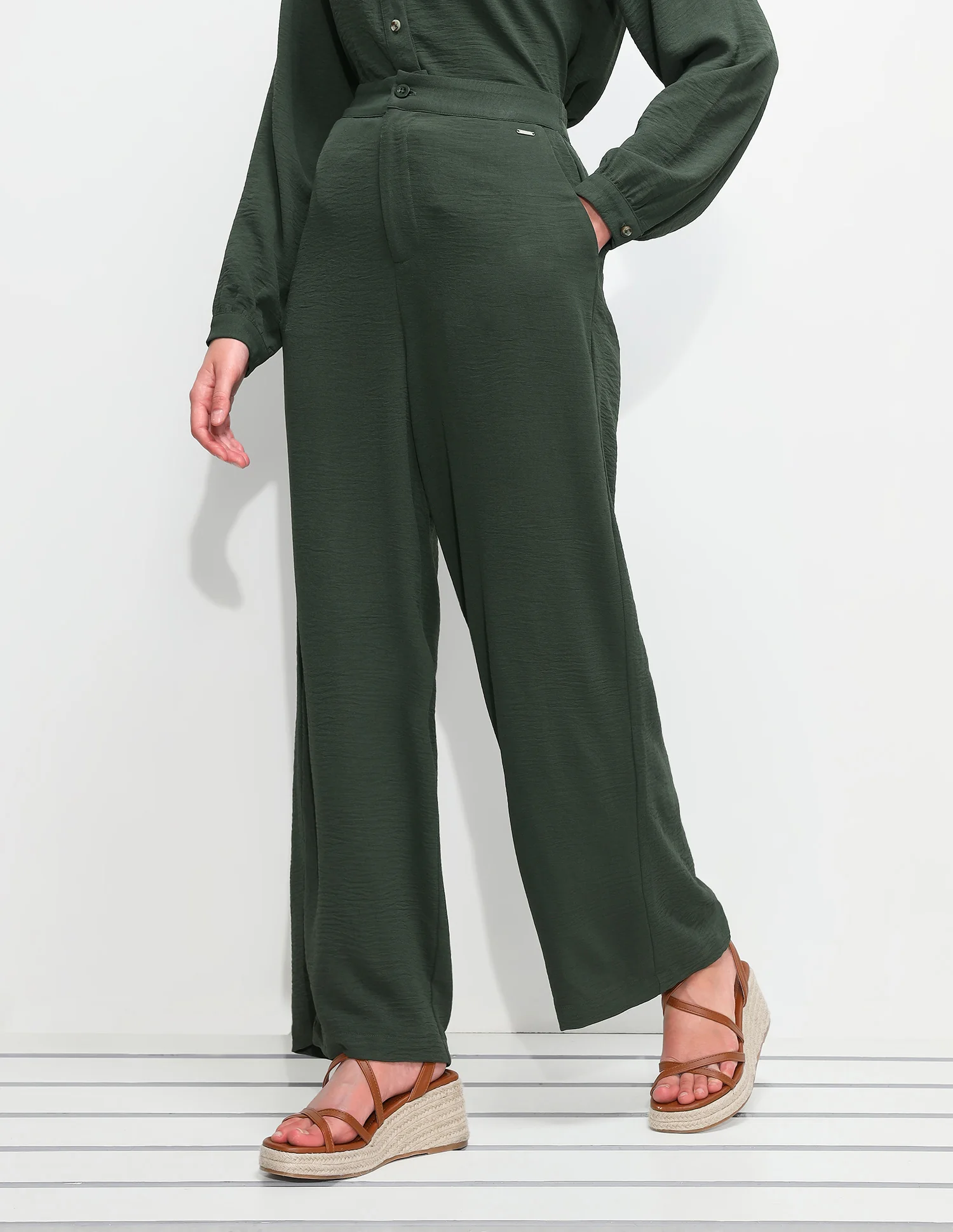 High Rise Wide Leg Fit Trousers - Image 4