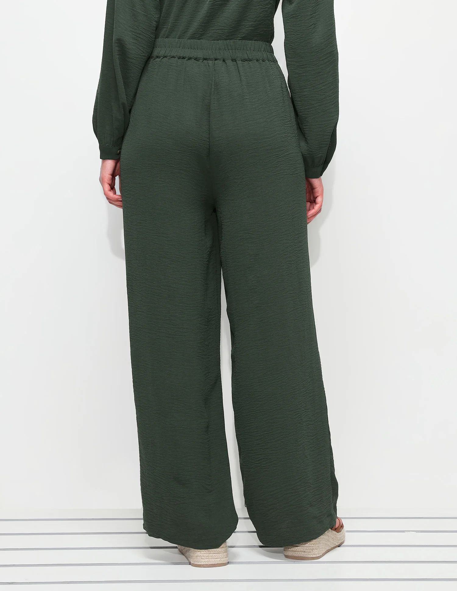 High Rise Wide Leg Fit Trousers - Image 5