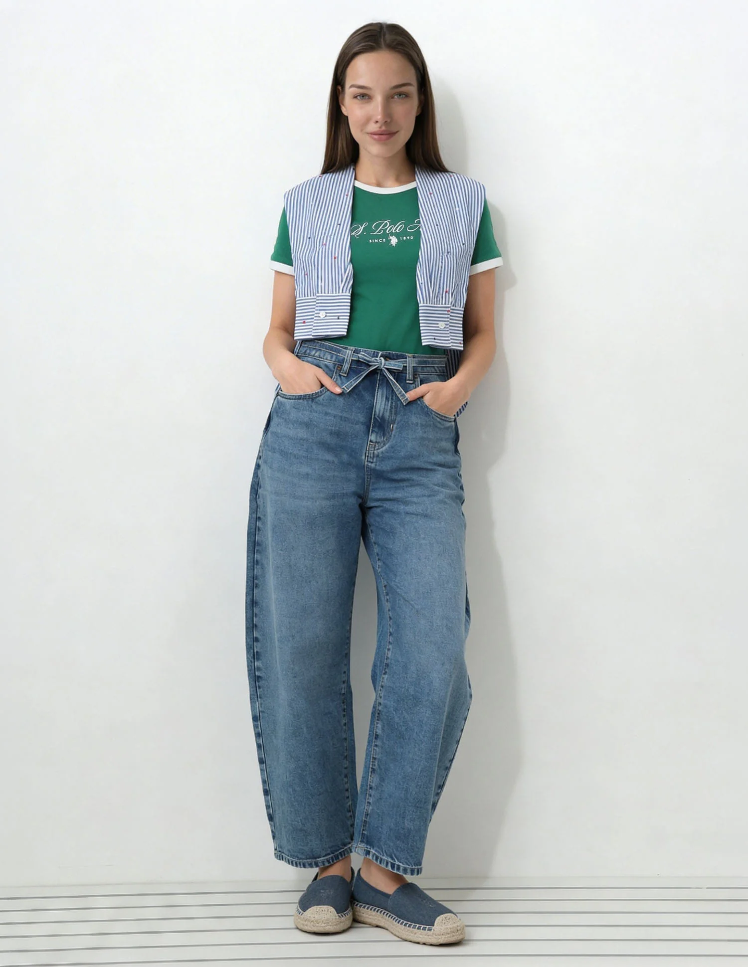 Mid Rise Barrel Fit Jeans