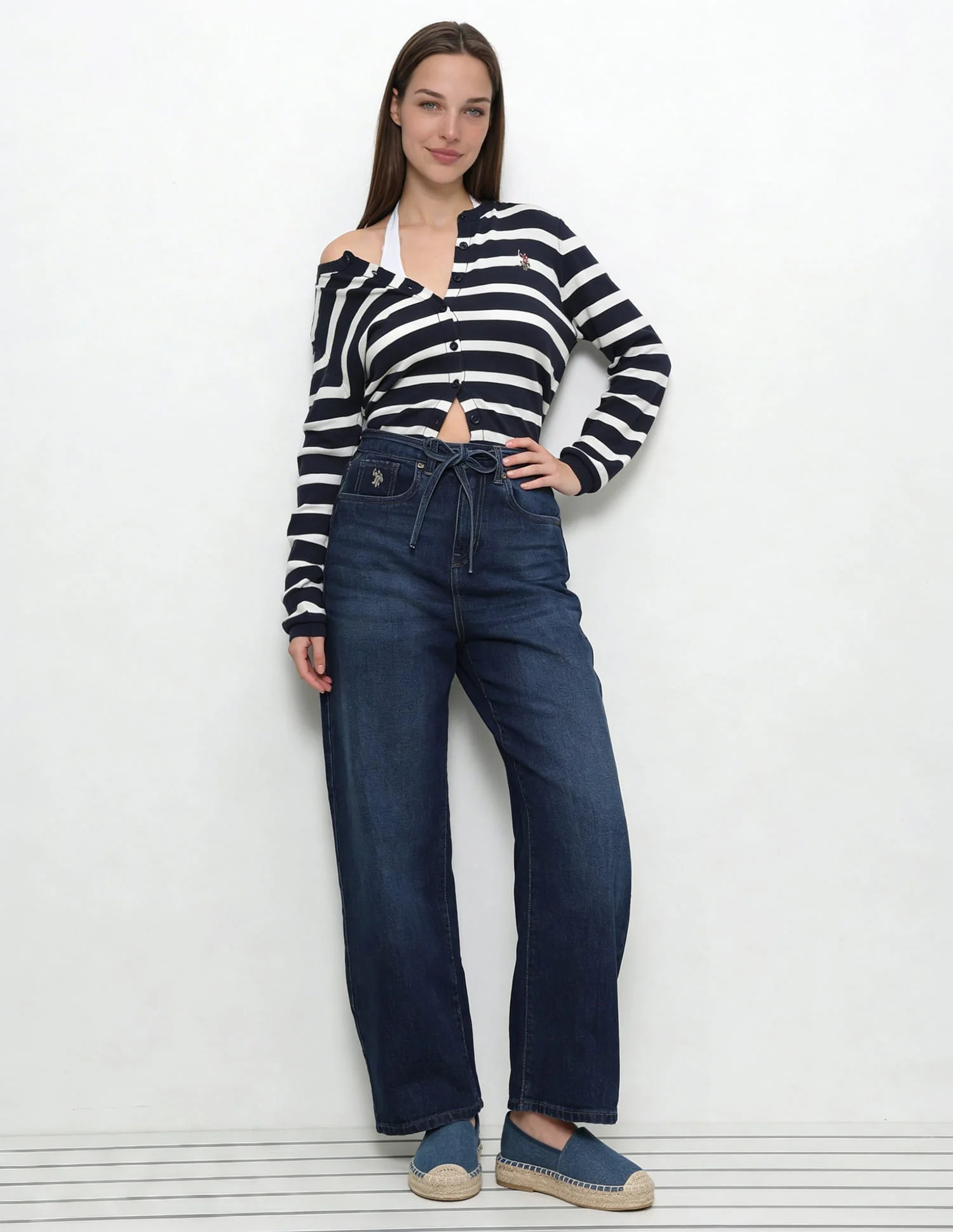 Mid Rise Barrel Fit Jeans