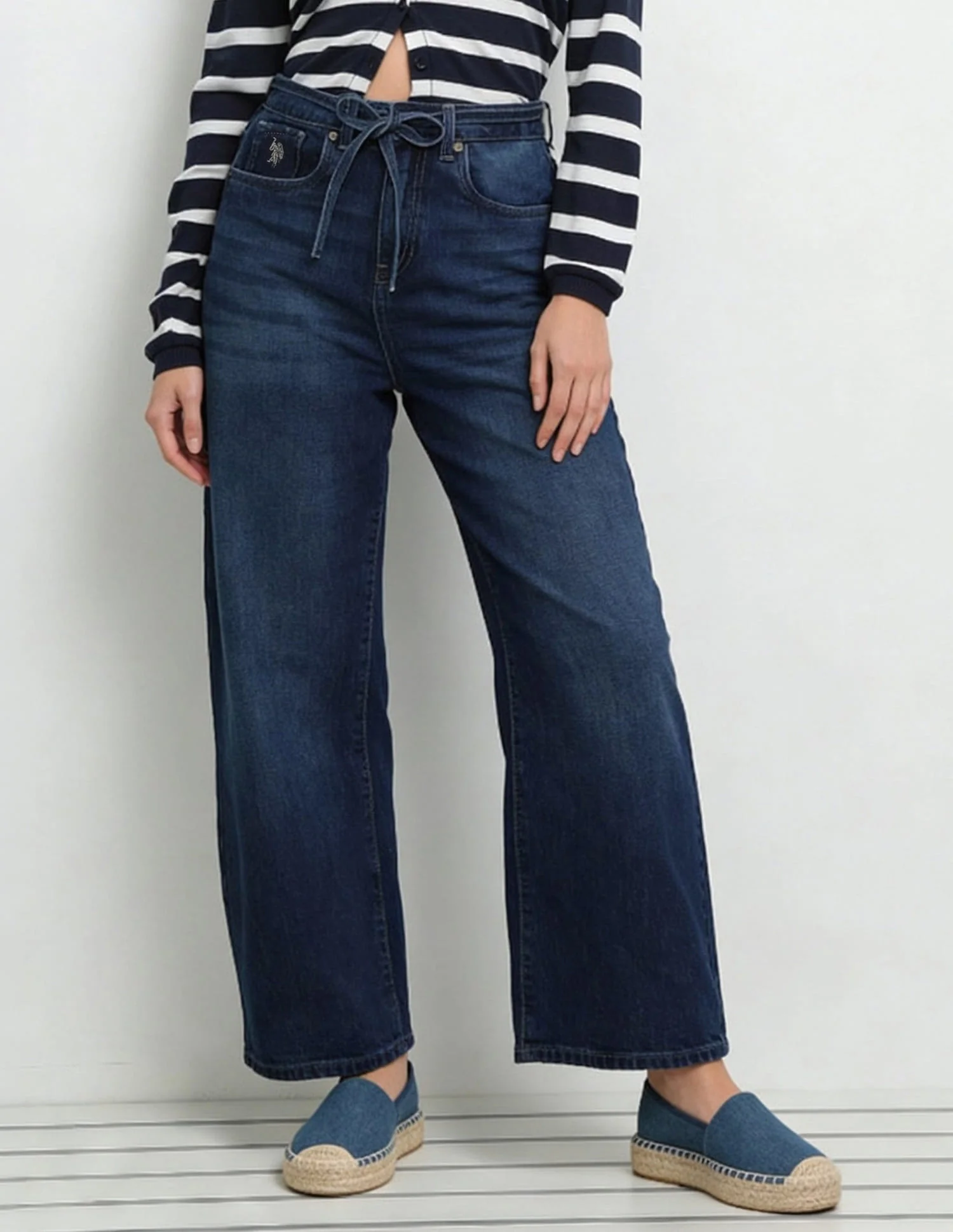 Mid Rise Barrel Fit Jeans - Image 5
