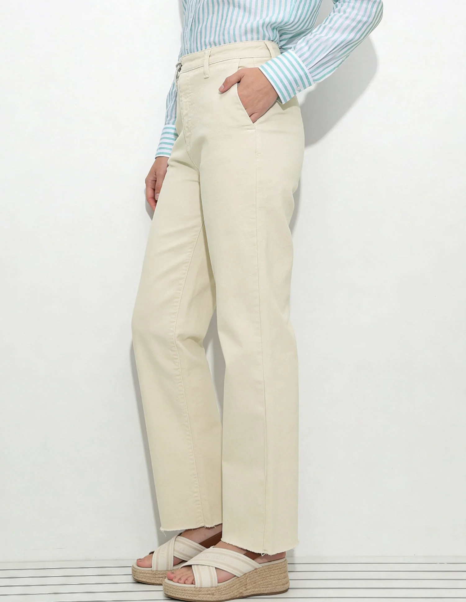 Mid Rise Straight Fit Jeans - Image 4