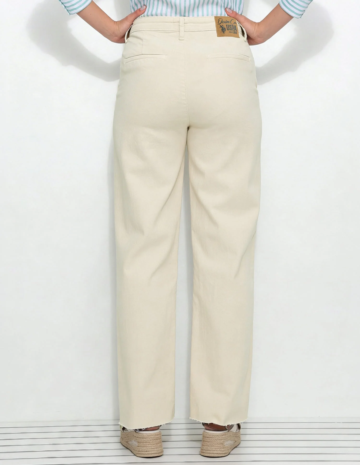 Mid Rise Straight Fit Jeans - Image 5