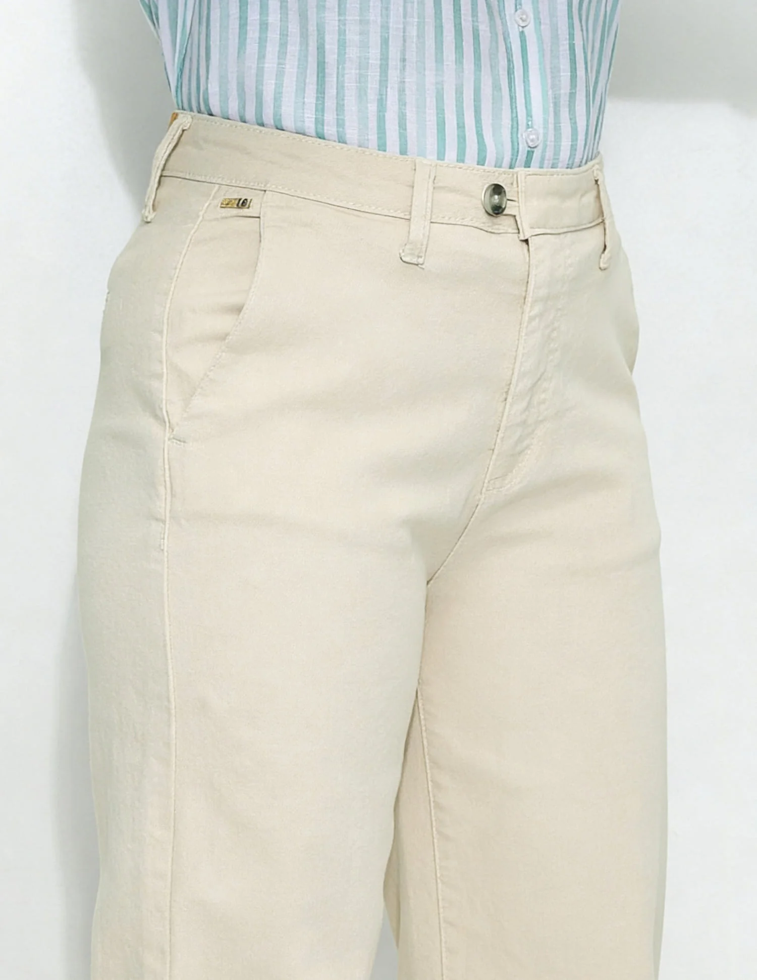 Mid Rise Straight Fit Jeans - Image 6