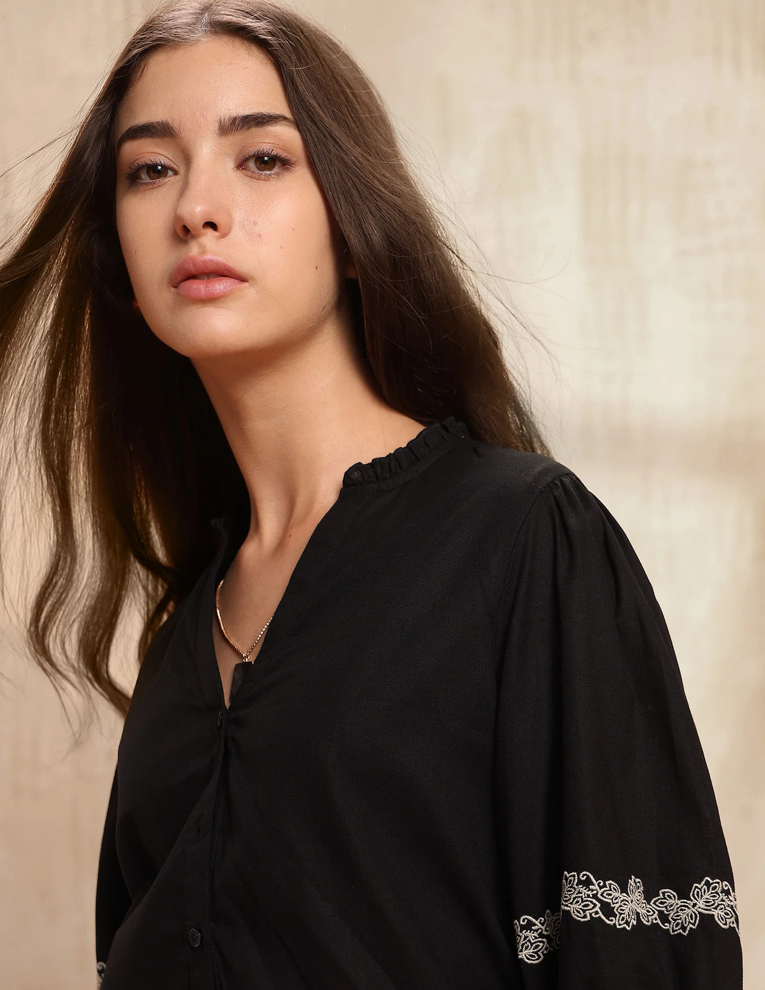 Regular Fit Solid Top - Image 7