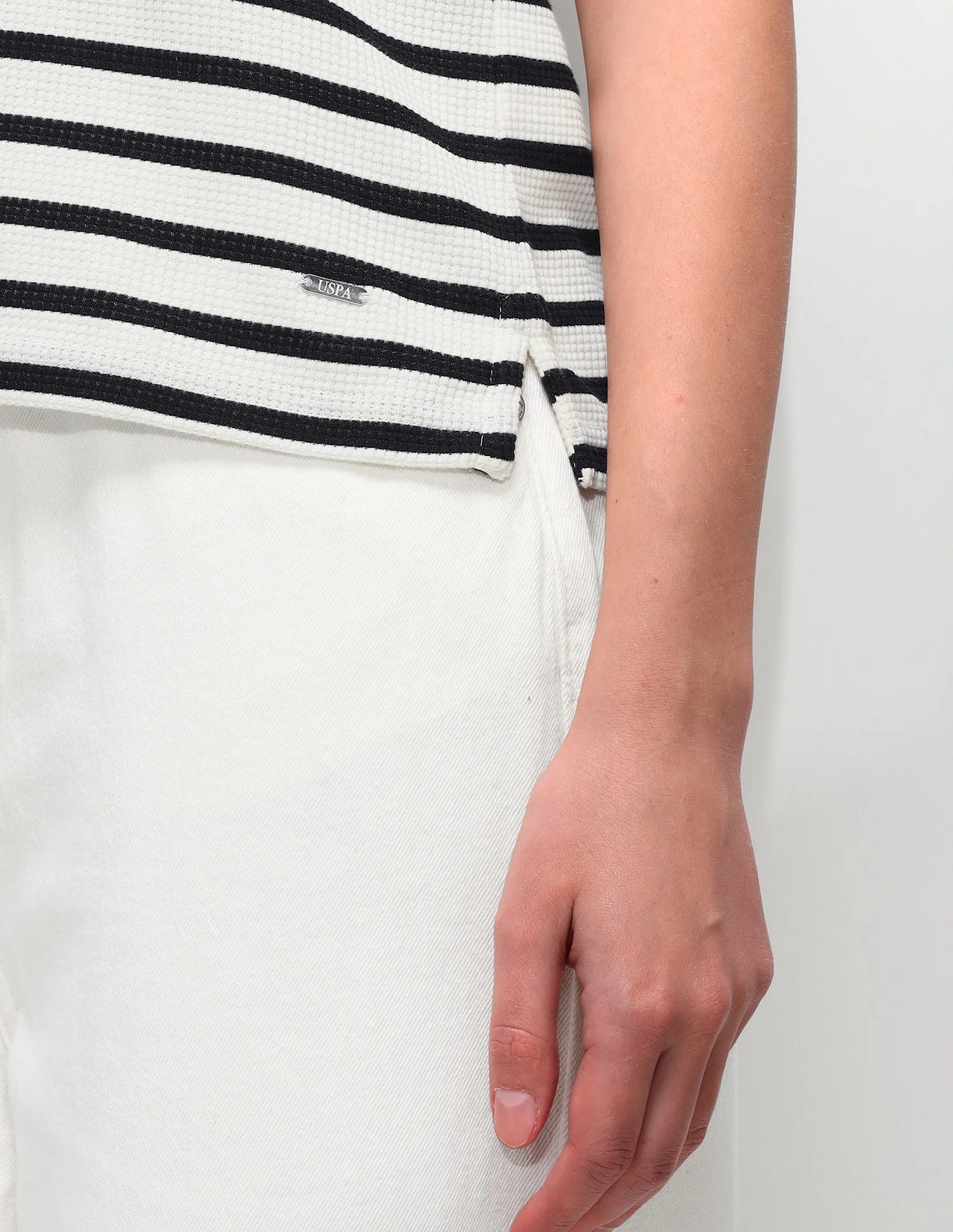 Self Design Horizontal Striped Regular Fit T-Shirt - Image 10