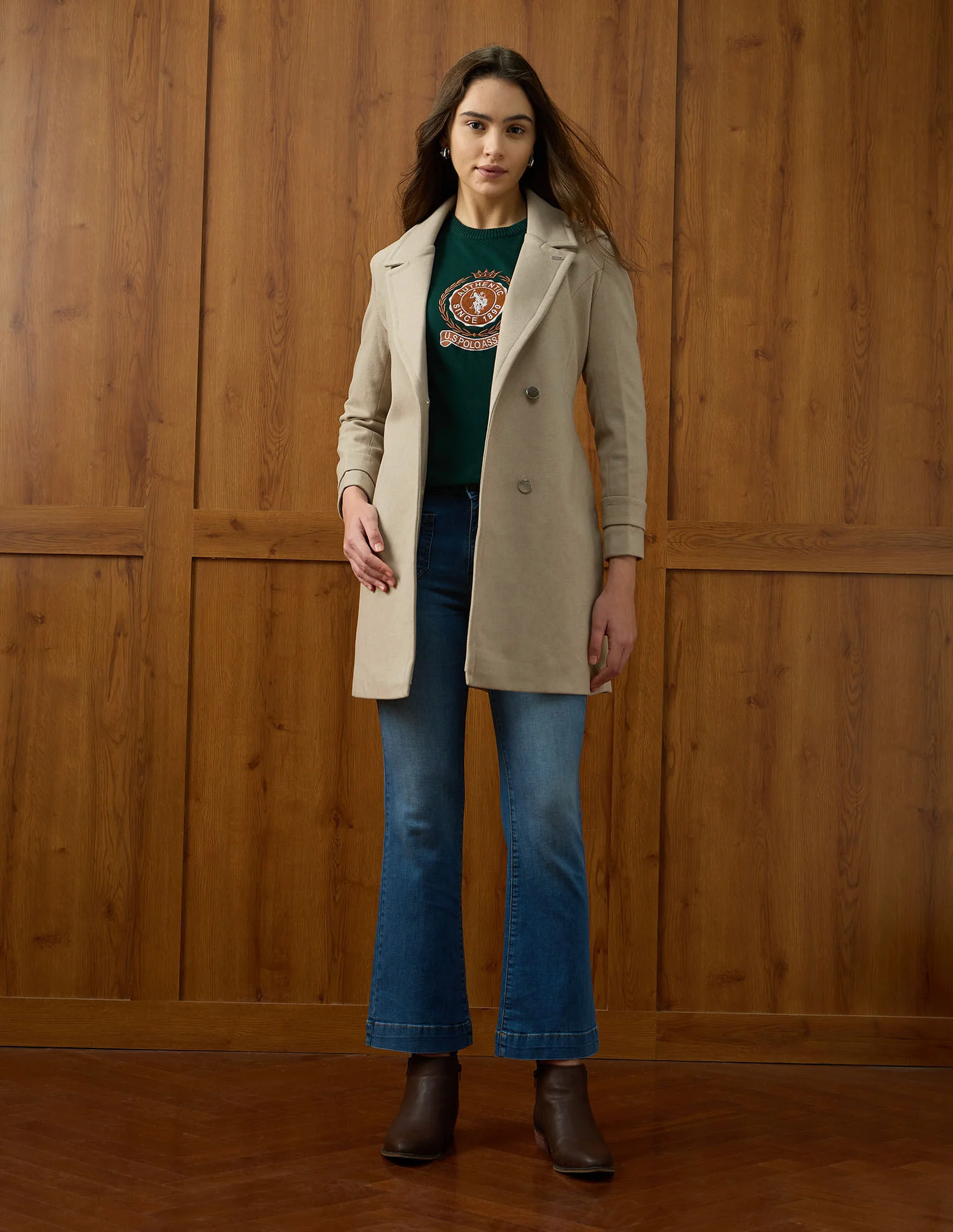 Soild Regular Fit Single Breasted Coat - Image 3