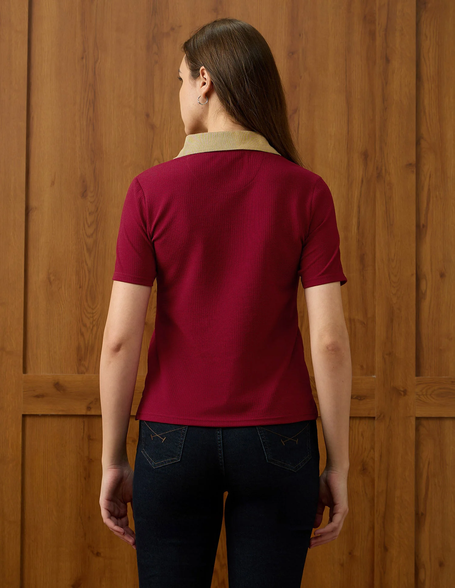 Textured Contrast  Collar Regular Fit Polo Shirt - Image 5