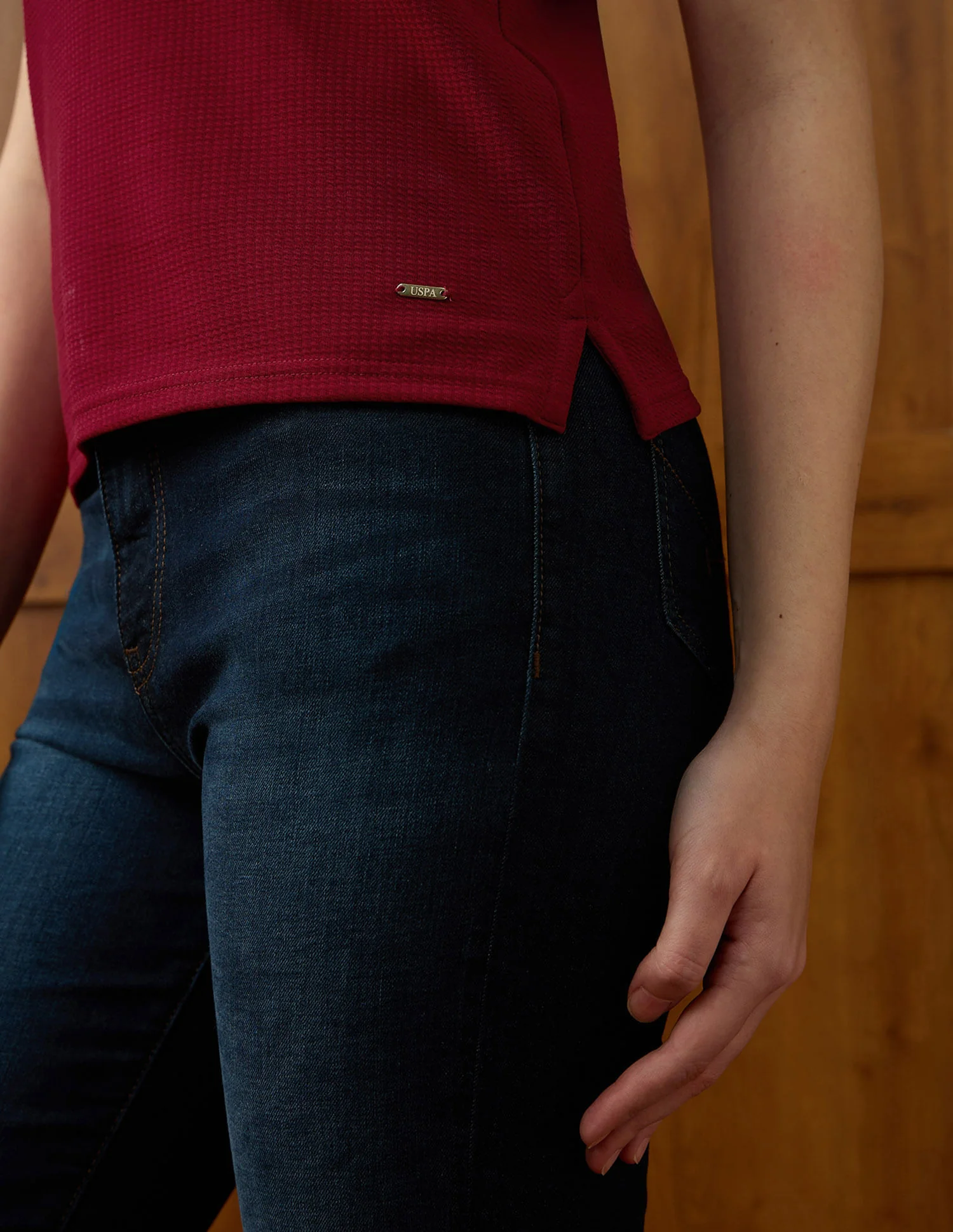 Textured Contrast  Collar Regular Fit Polo Shirt - Image 8