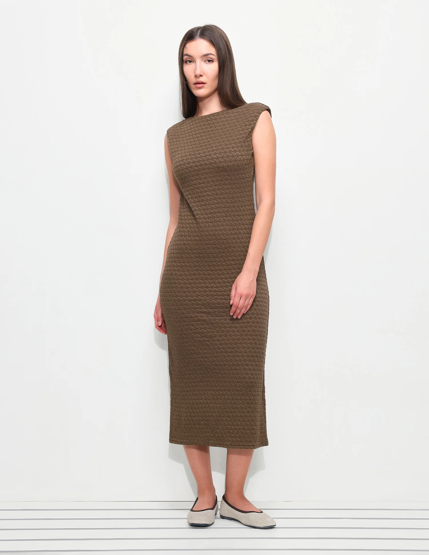 Textured Fitted Midi Sheath Dress - Image 6