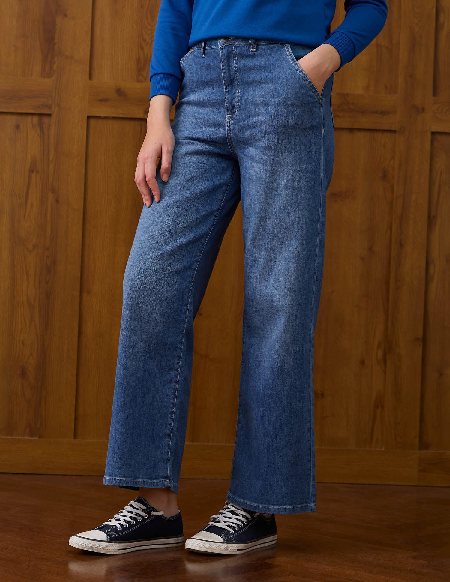 High Rise Wide Leg Fit Jeans - Image 4