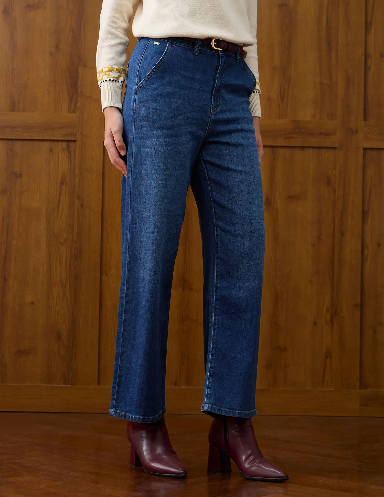 High Rise Wide Leg Fit Jeans - Image 4