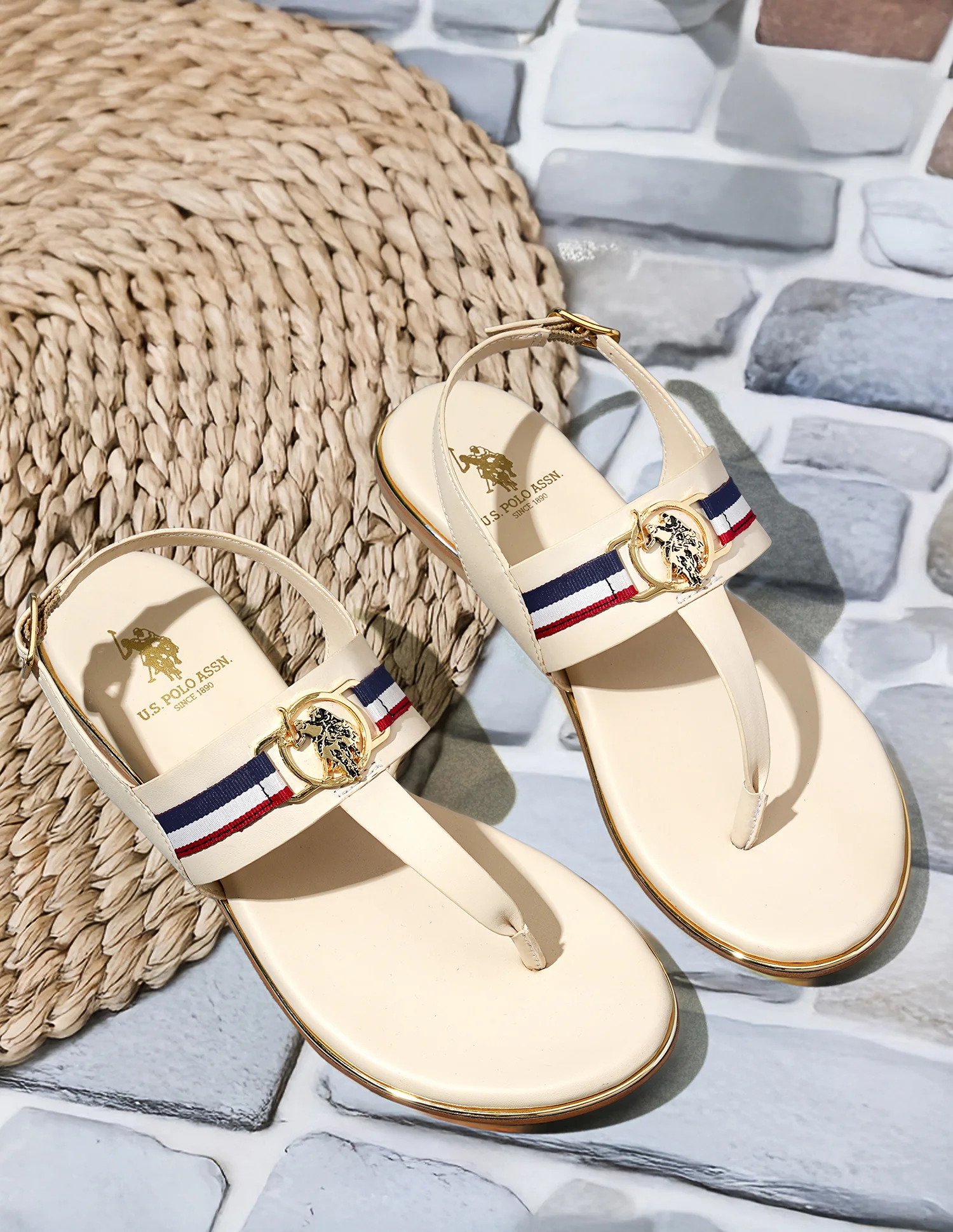 Women Beatrix Solid Flats