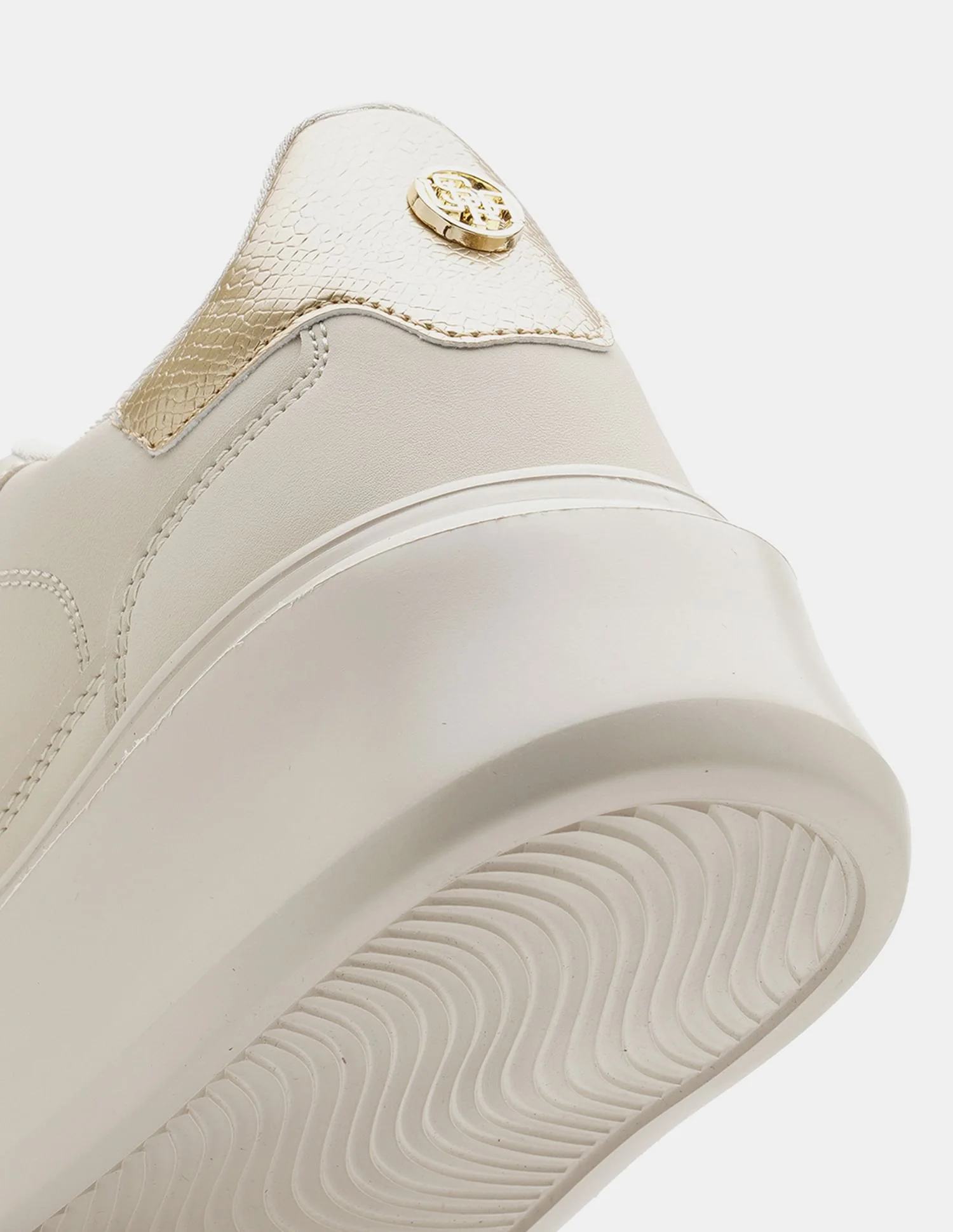 Women Eleanor 3.0 Low Top Sneakers - Image 9