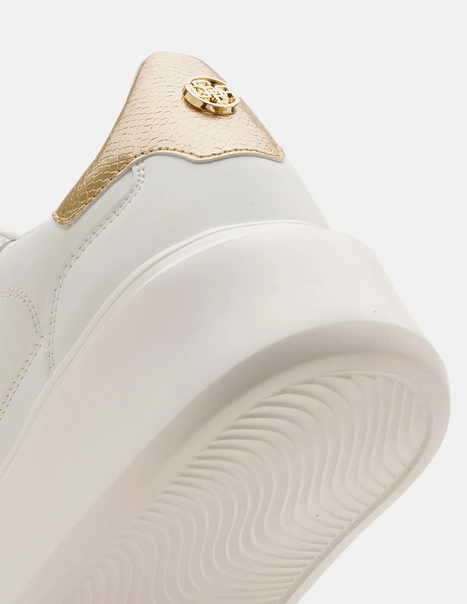 Women Eleanor 3.0 Low Top Sneakers - Image 10