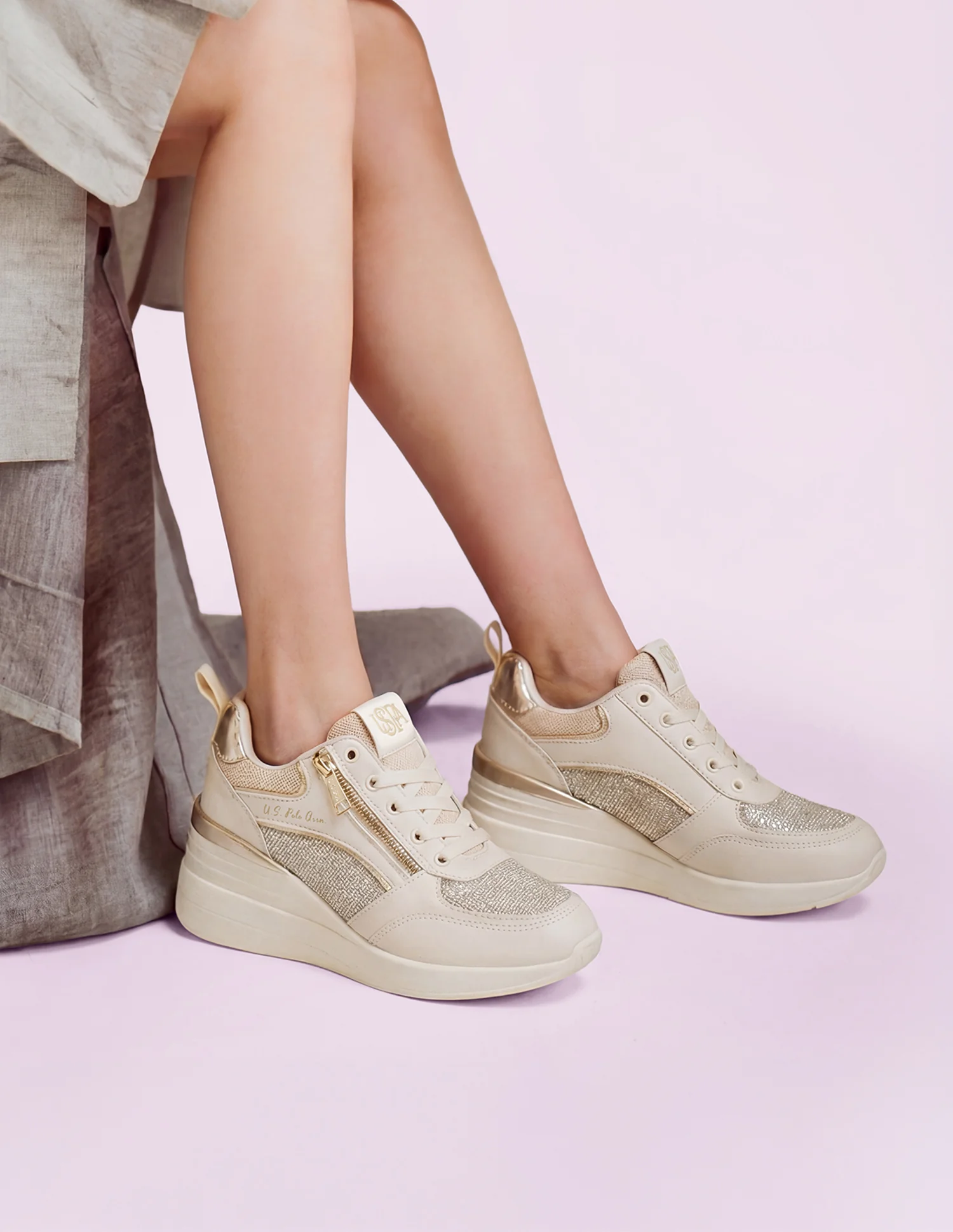 Women Liora Round Toe Textured Sneakers
