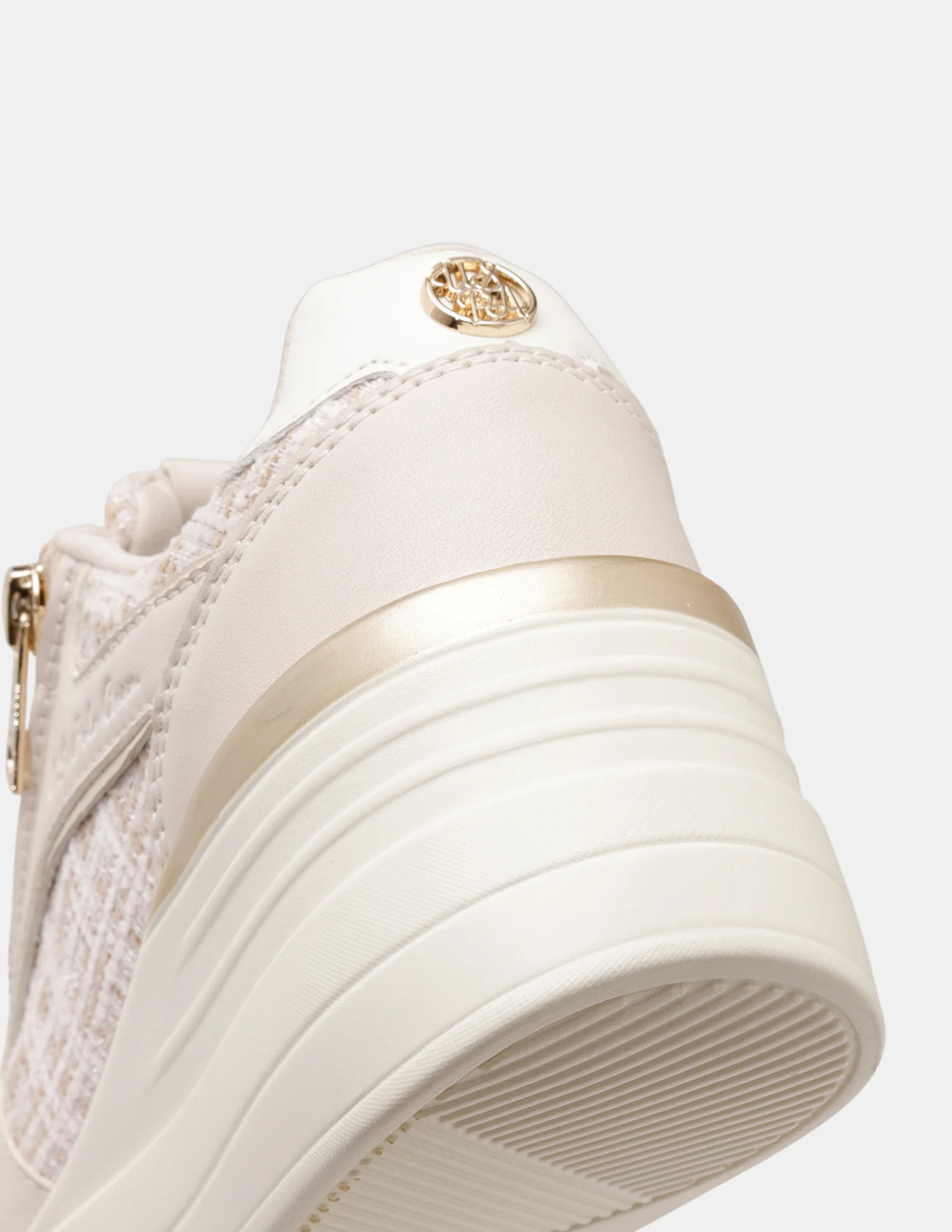 Women Liora Round Toe Textured Sneakers - Image 5